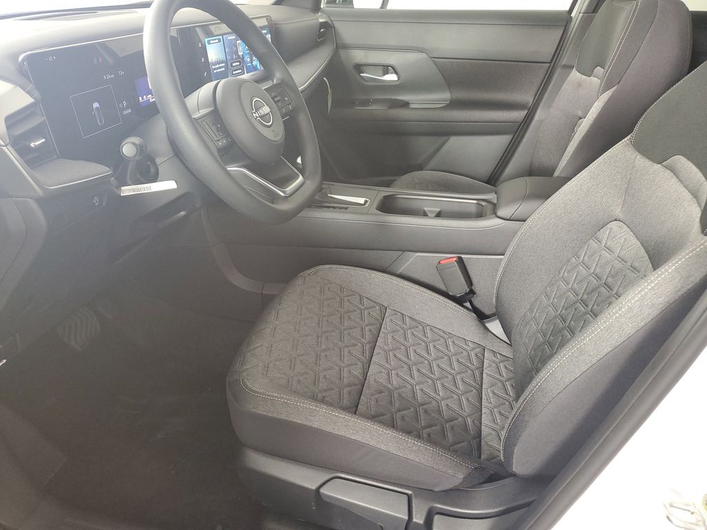 2026 Nissan Kicks SV photo 8