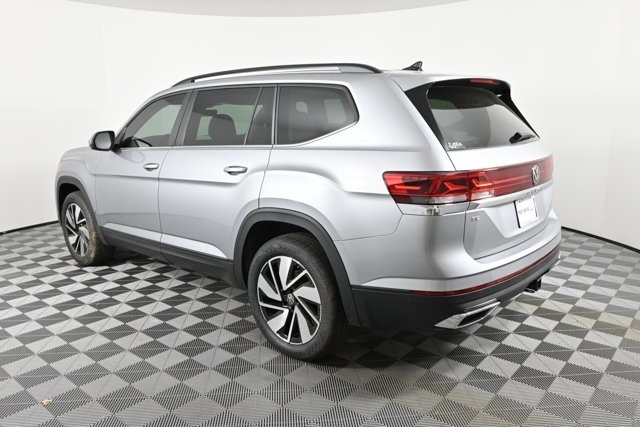 2025 Volkswagen Atlas SE Technology photo 3