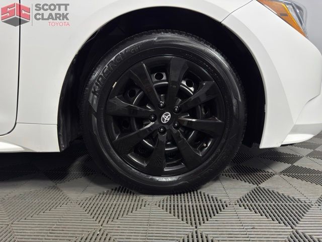 2023 Toyota Corolla LE photo 9