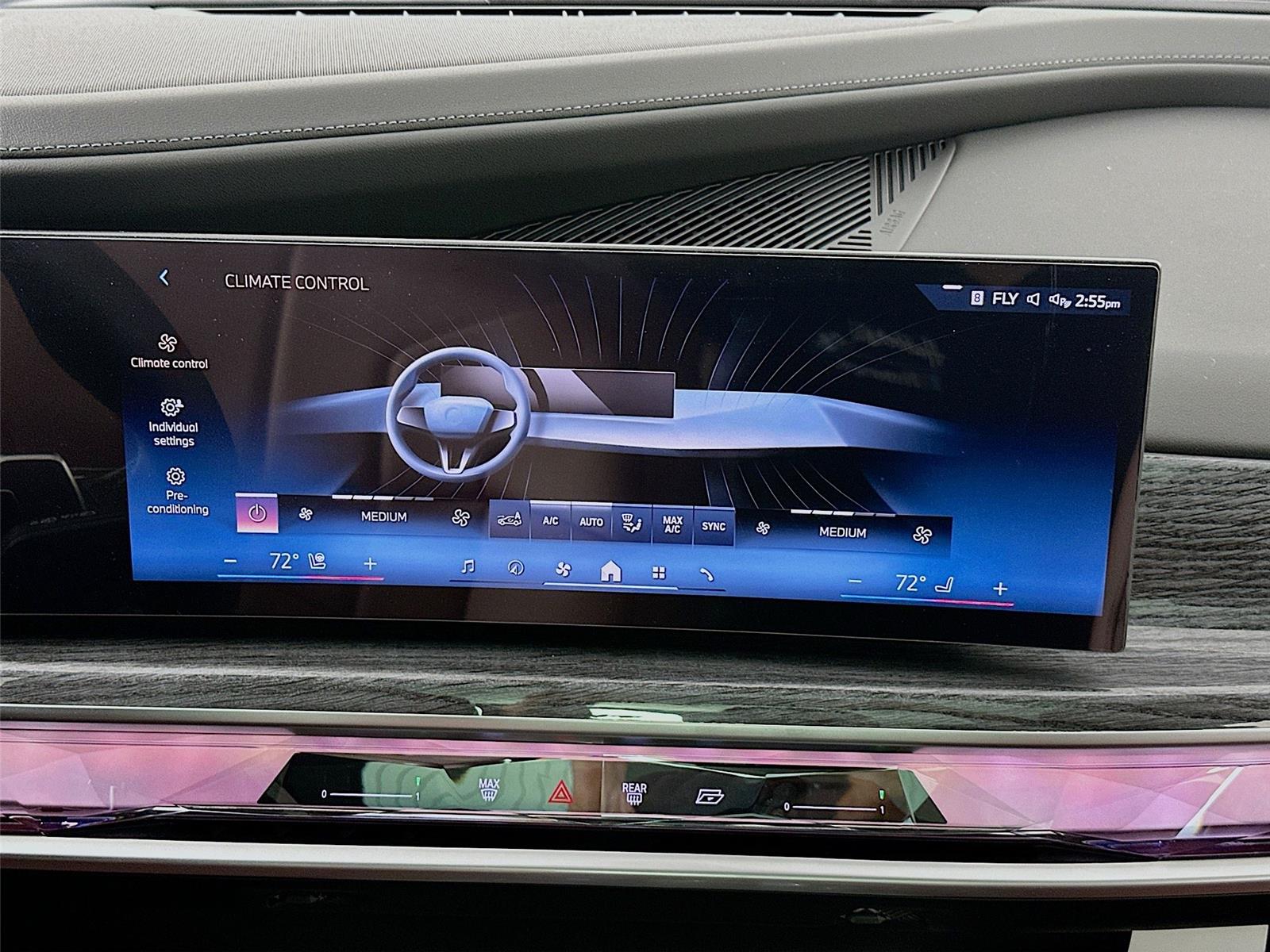 2026 Bmw 750e photo 14