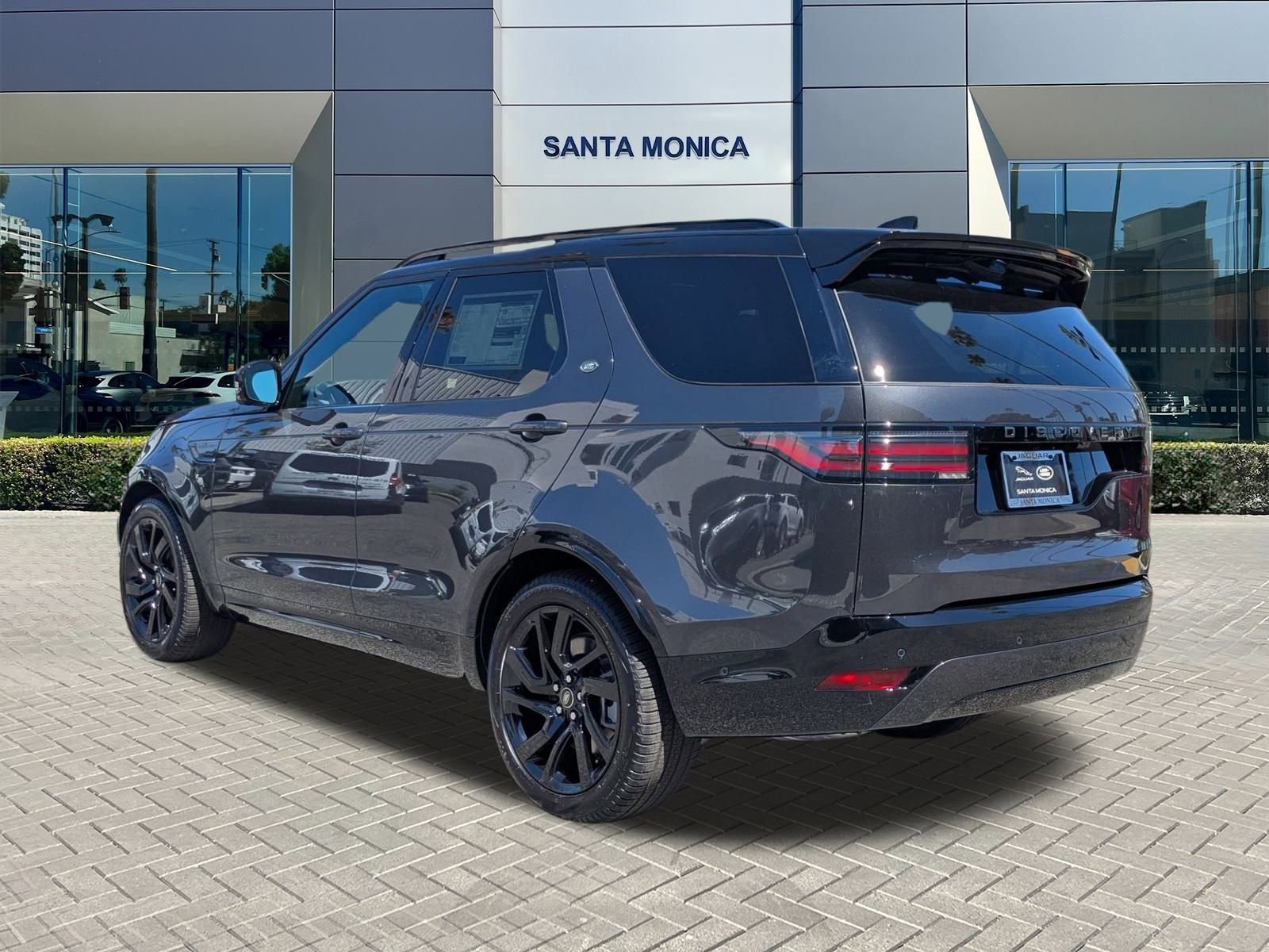 2025 Land Rover Discovery SE photo 9