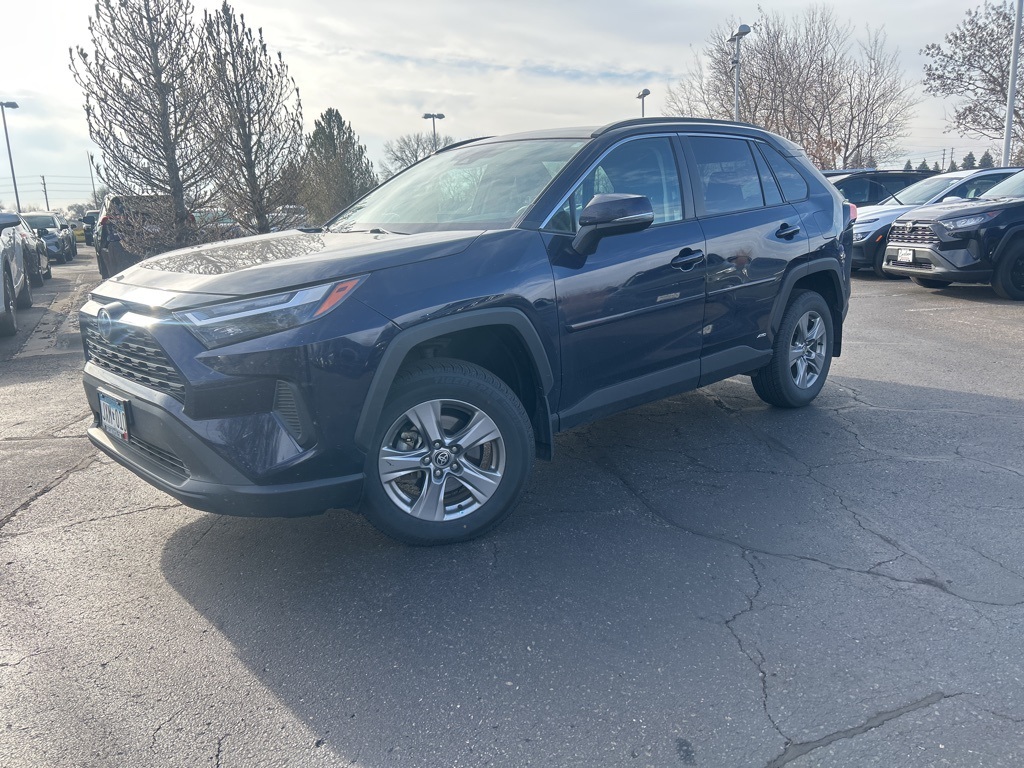 2022 Toyota RAV4 XLE's photo
