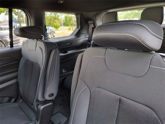 2025 Jeep Grand Cherokee Laredo photo 5