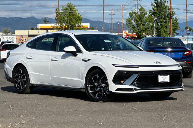 2025 Hyundai Sonata SEL photo 2