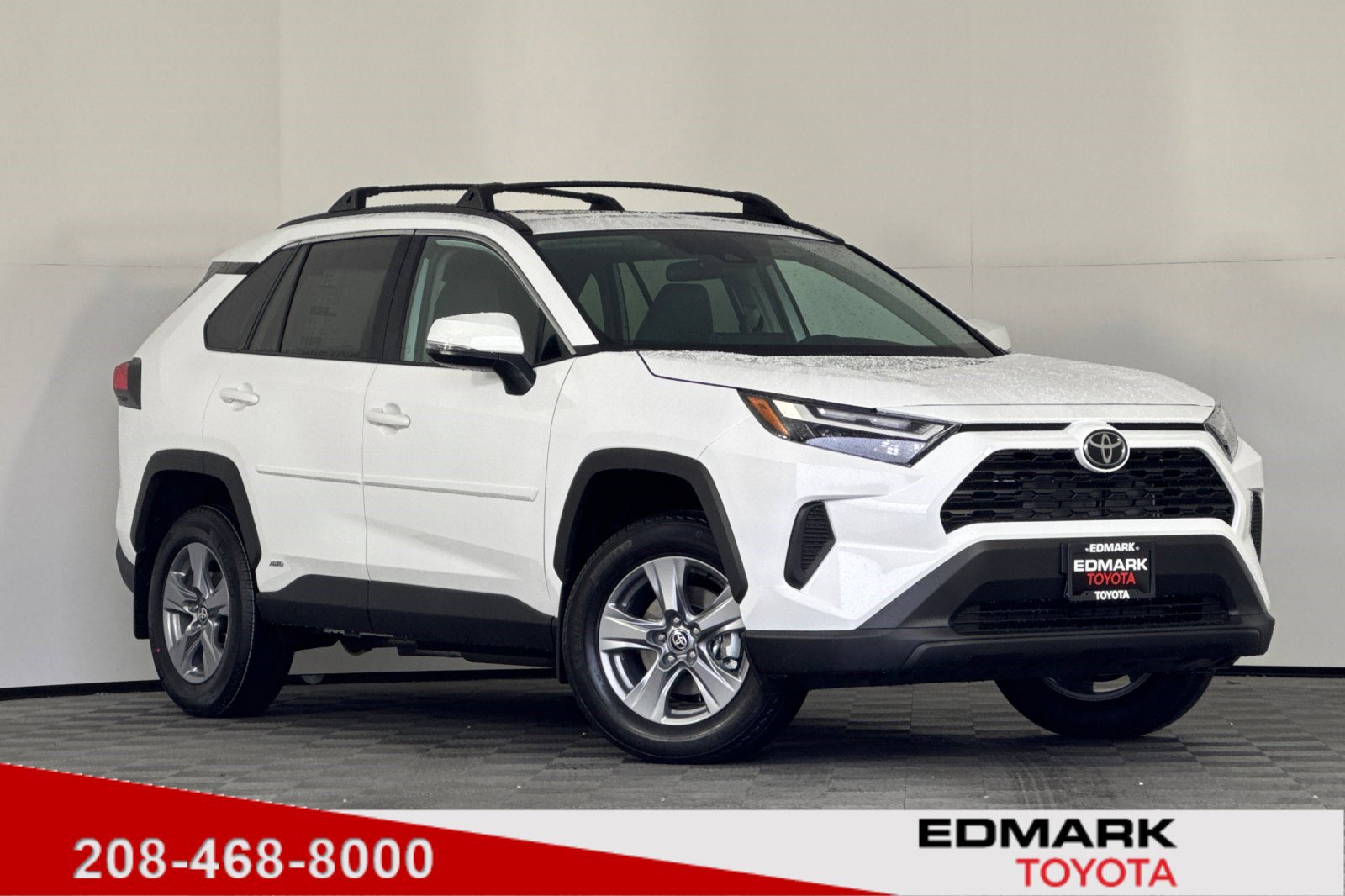 2025 Toyota RAV4 XLE's photo