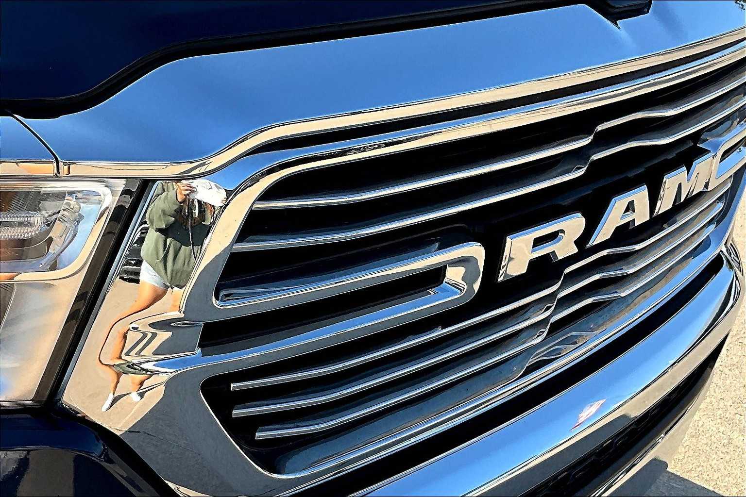 2024 Ram 1500 Laramie photo 28