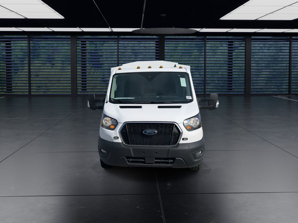 2024 Ford Transit Cutaway photo 3