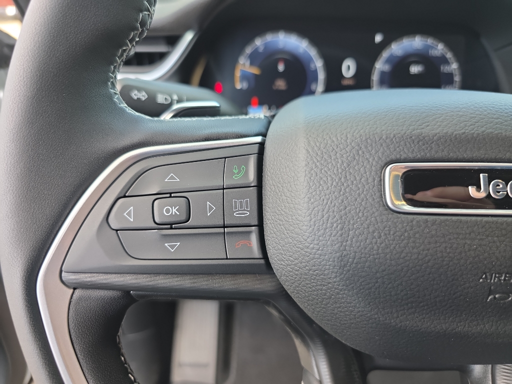 2025 Jeep Grand Cherokee Laredo X photo 14
