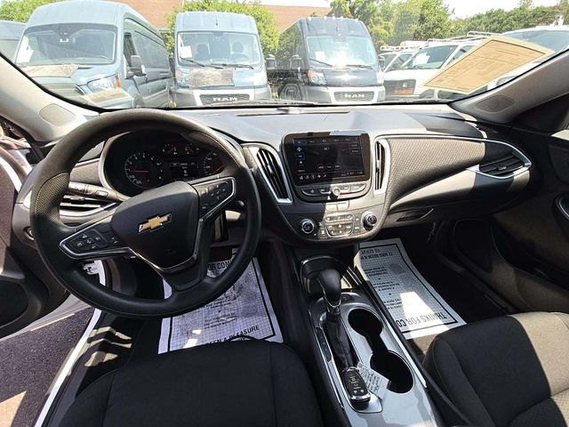 2023 Chevrolet Malibu 1LT photo 3