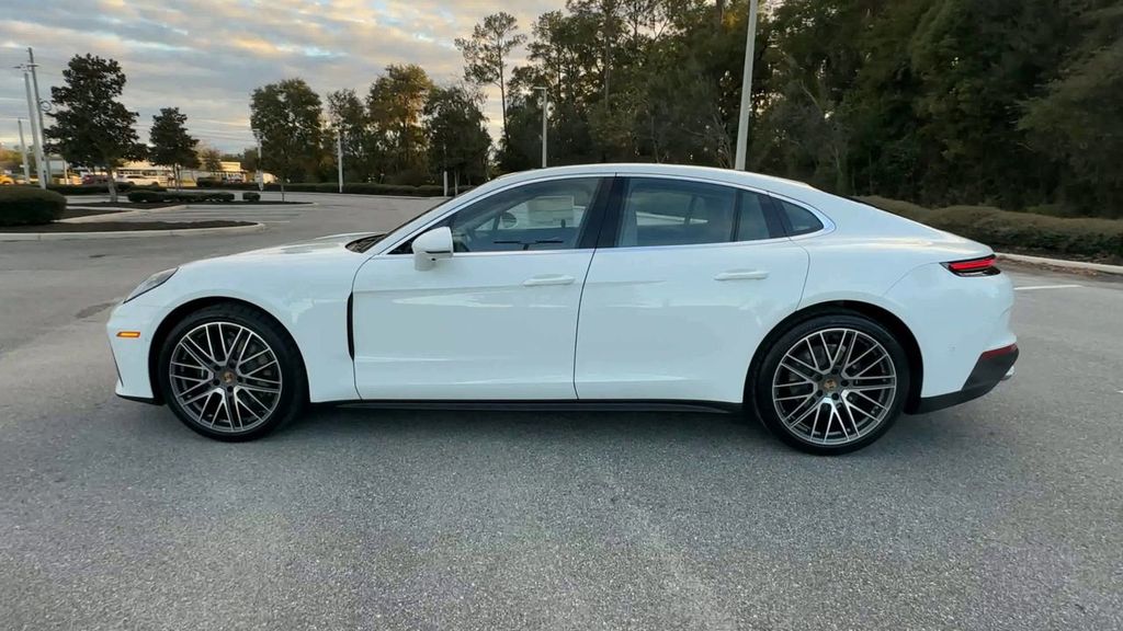 2025 Porsche Panamera Base photo 5