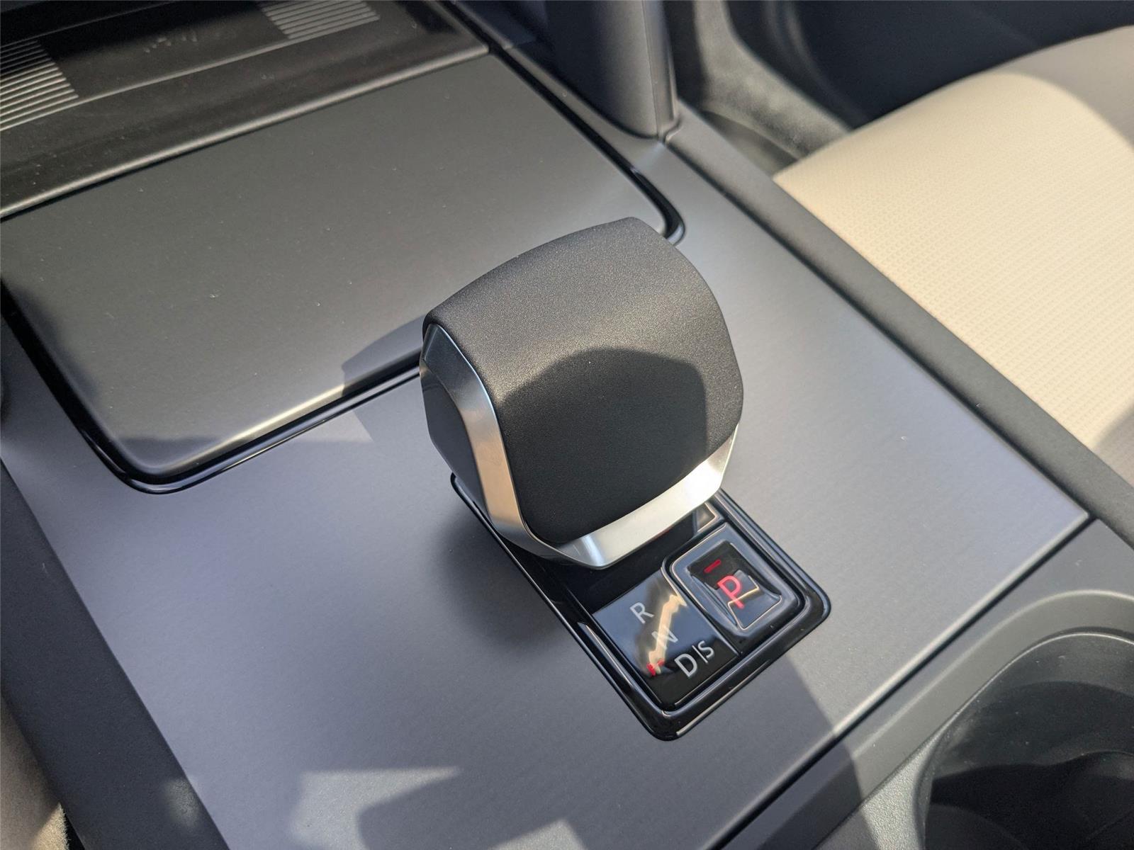 2025 Land Rover Discovery Sport S photo 18
