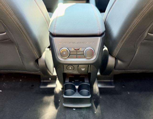 2025 Ford Explorer ST photo 30