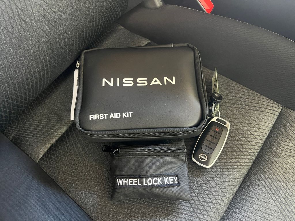 2024 Nissan Rogue SV photo 25