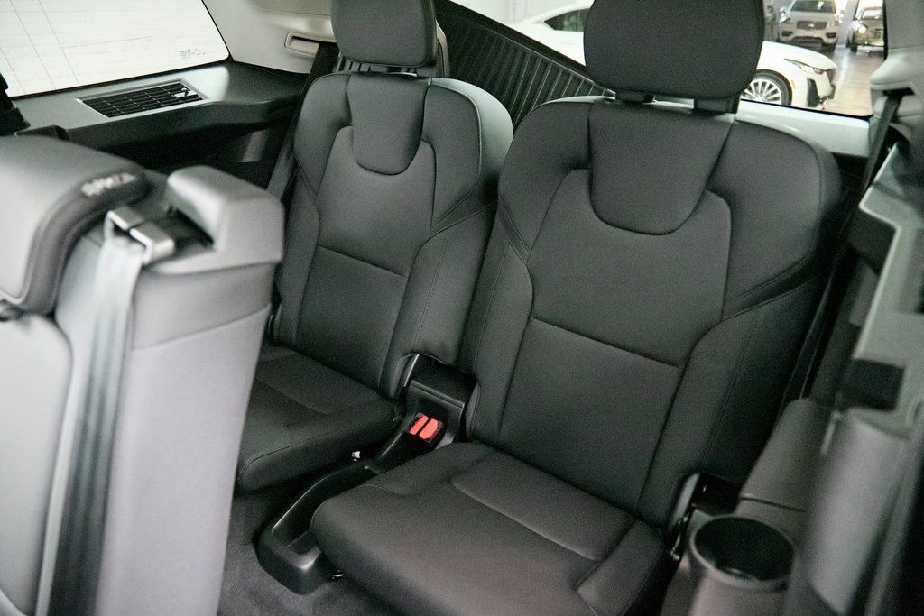 2025 VOLVO XC90 - Image 21