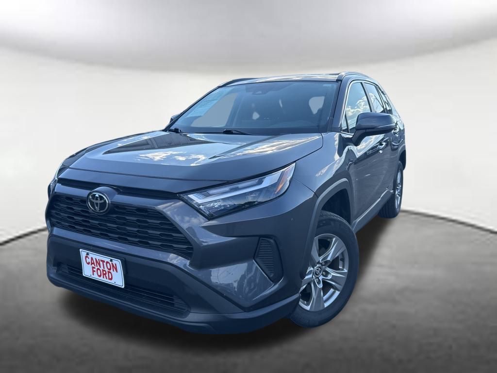 2024 Toyota RAV4 XLE photo 2