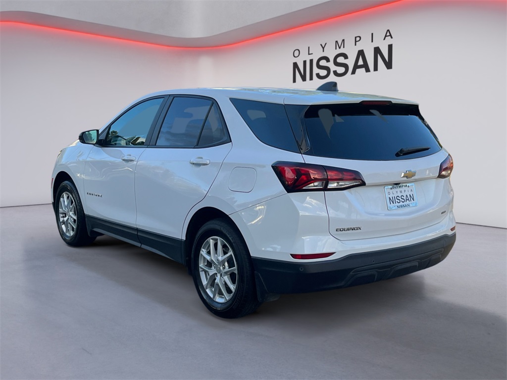 2024 Chevrolet Equinox LS photo 2