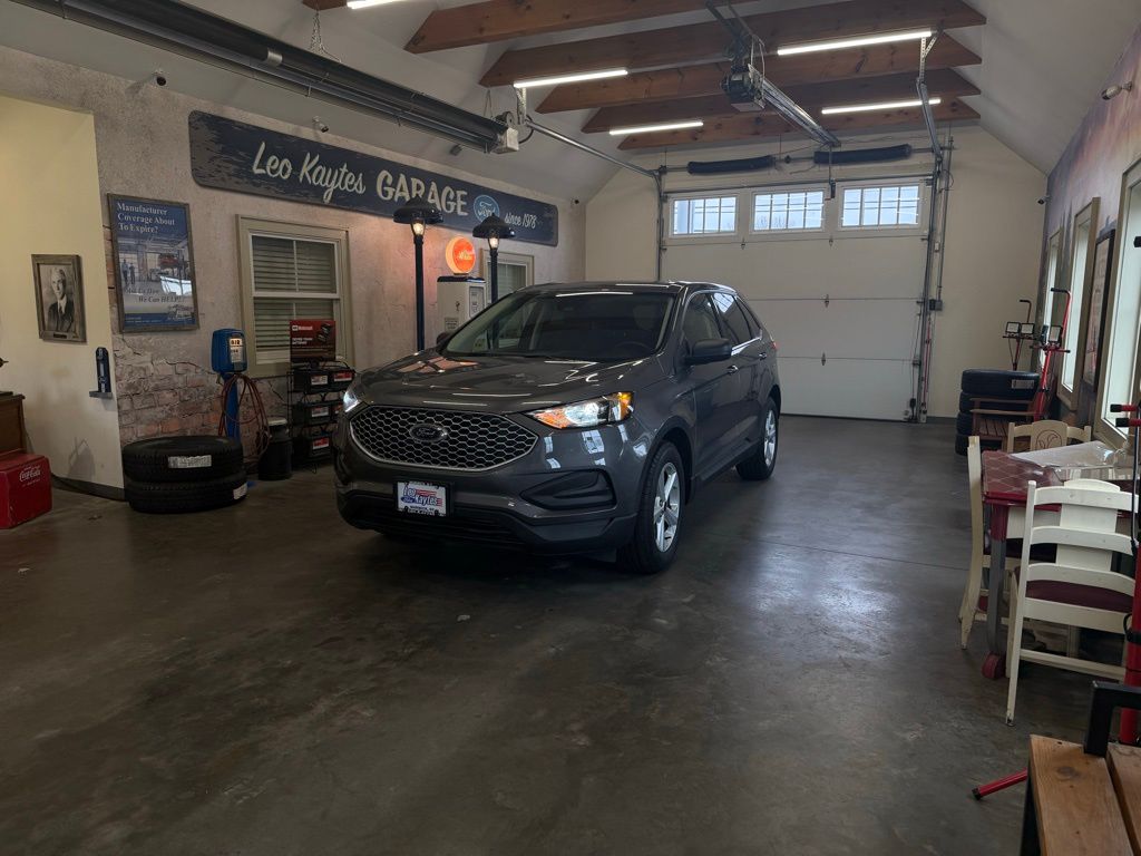 2024 Ford Edge SE photo 2