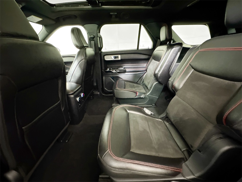 2022 Ford Explorer ST-Line photo 14