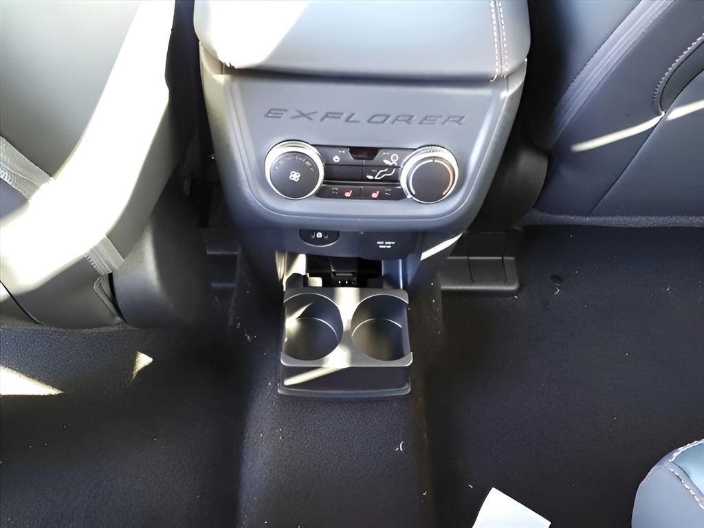 2025 Ford Explorer ST-Line photo 14