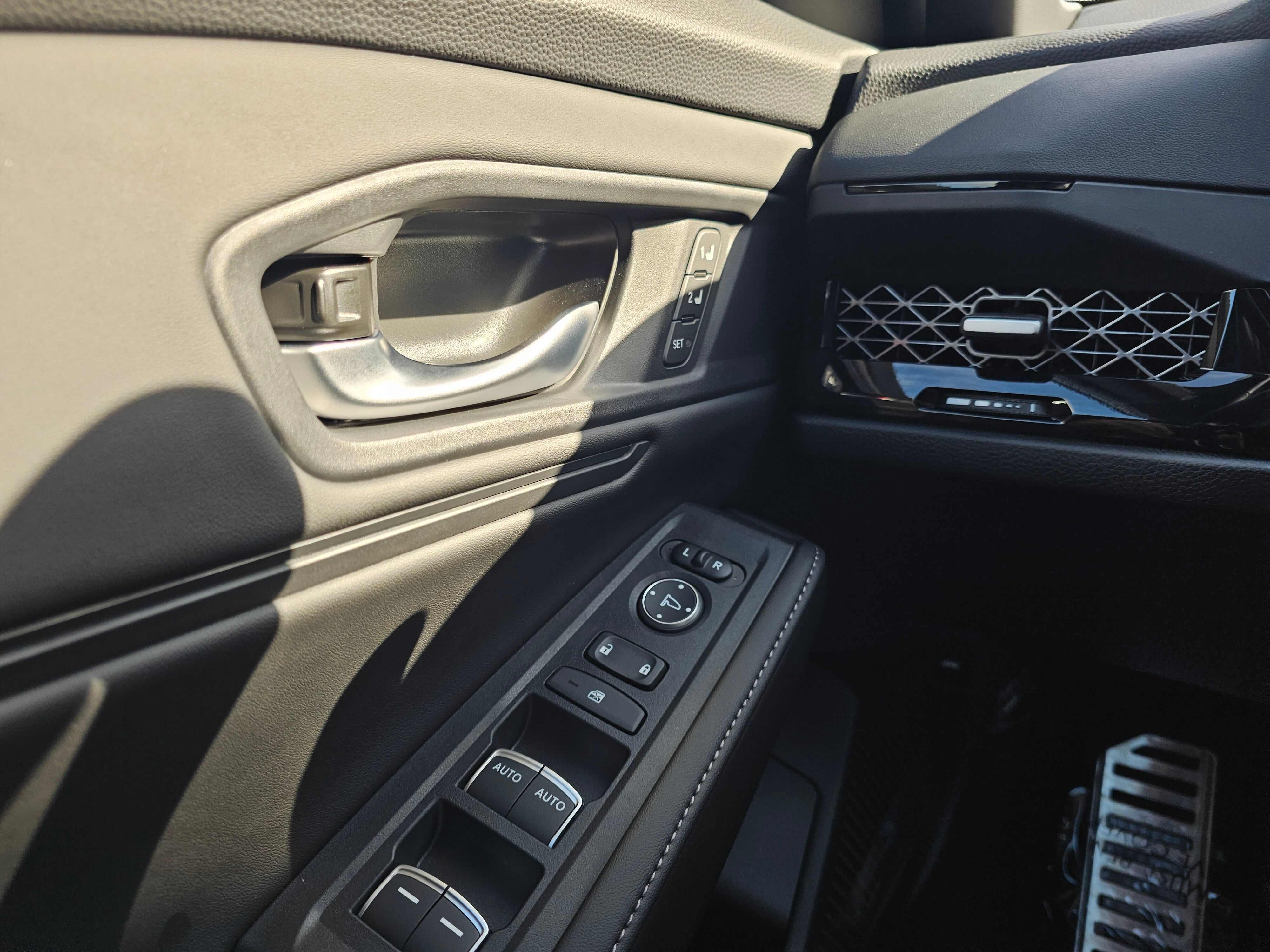 2025 Honda Accord Hybrid Sport-L photo 10