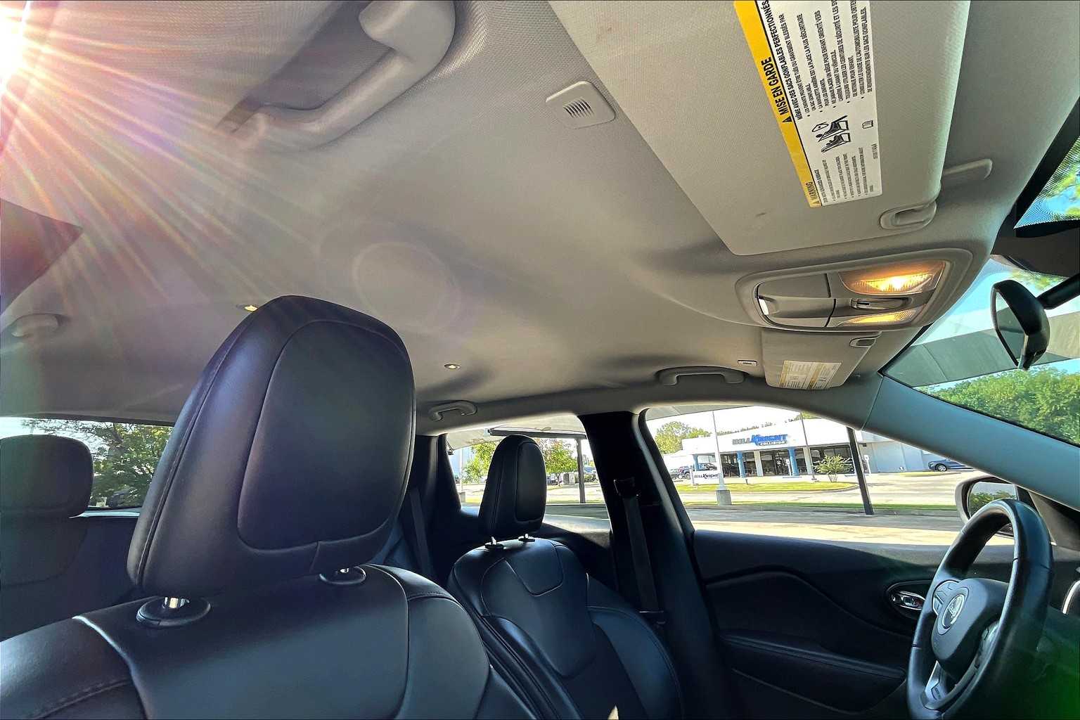 2019 Jeep Cherokee Latitude photo 12