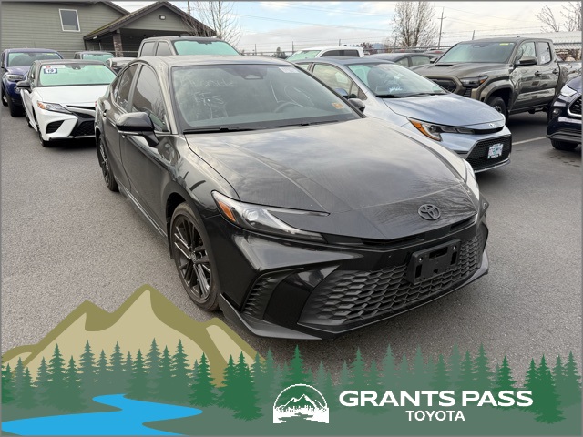 2025 Toyota Camry SE's photo