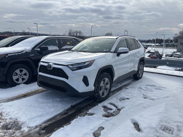2022 Toyota RAV4 XLE's photo