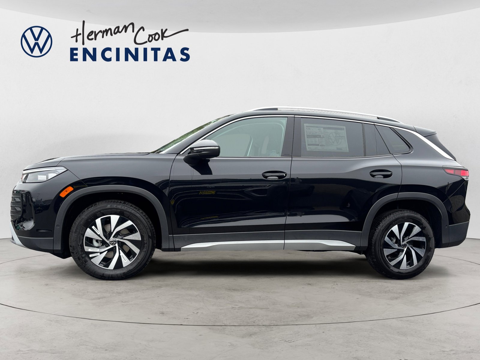 2025 Volkswagen Tiguan S photo 2