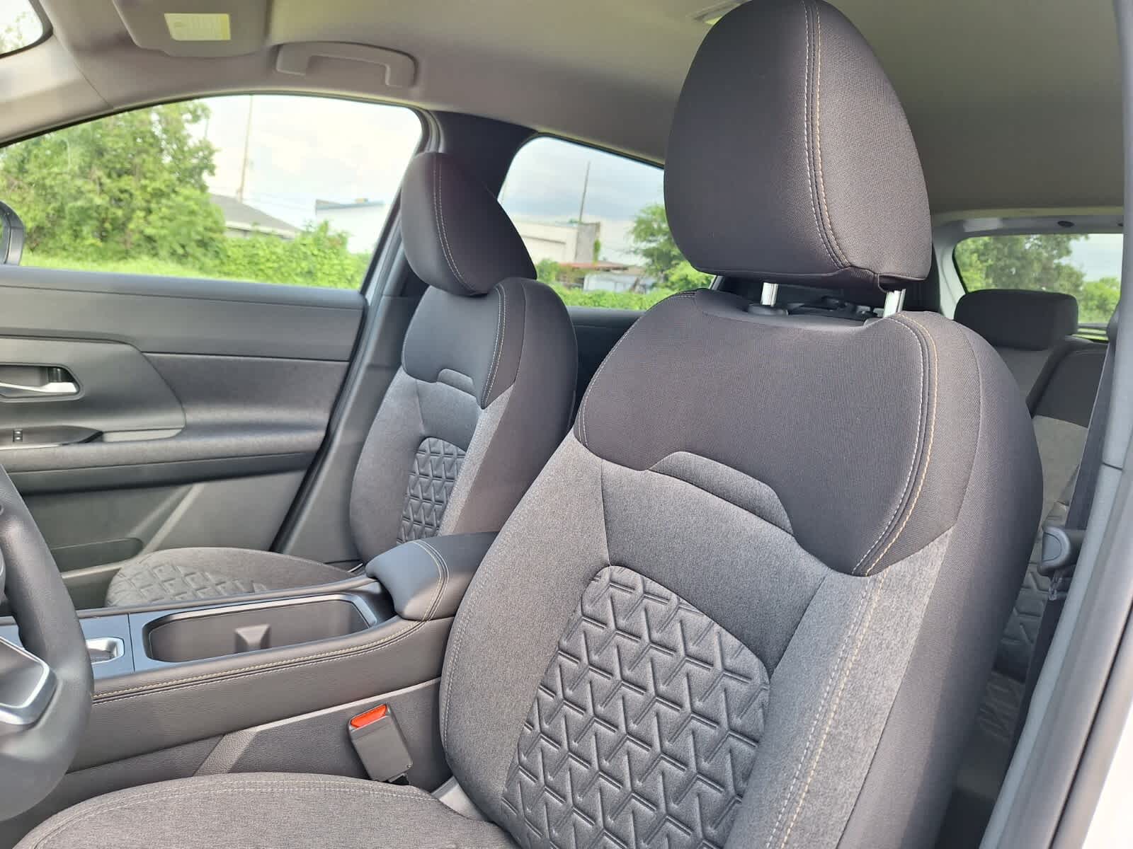 2025 Nissan Kicks SV photo 11