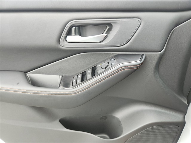 2026 Nissan Rogue SV photo 19