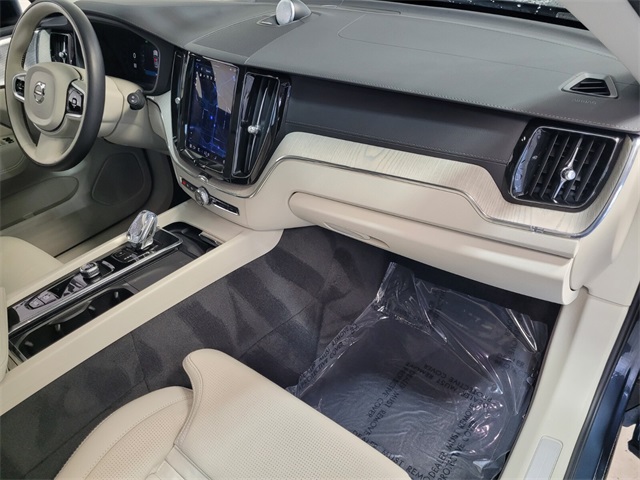 2022 Volvo XC60 Recharge Hybrid T8 Inscription photo 11
