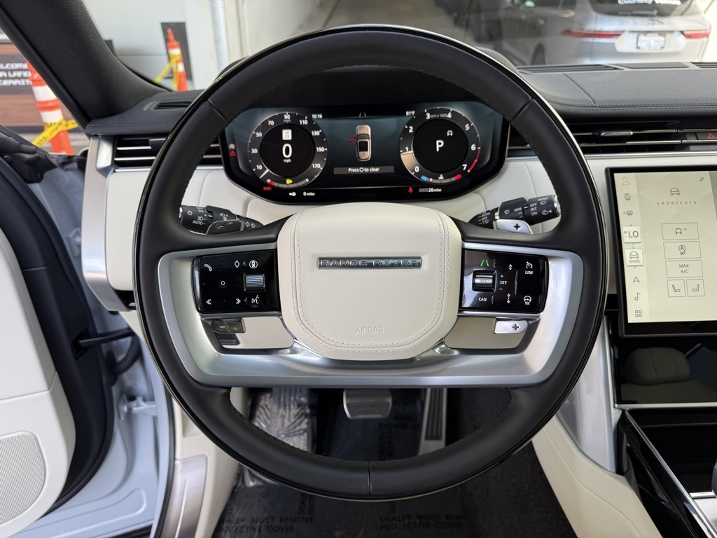 2025 Land Rover Range Rover SE photo 12