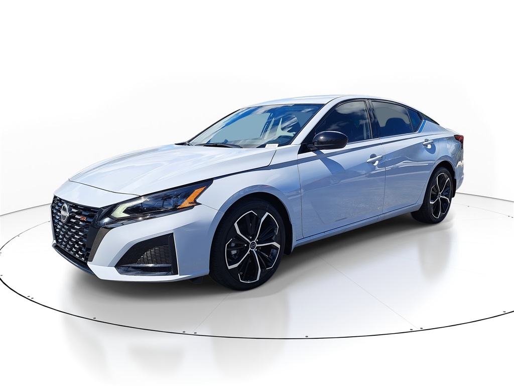 2025 Nissan Altima 2.5 SR photo 4