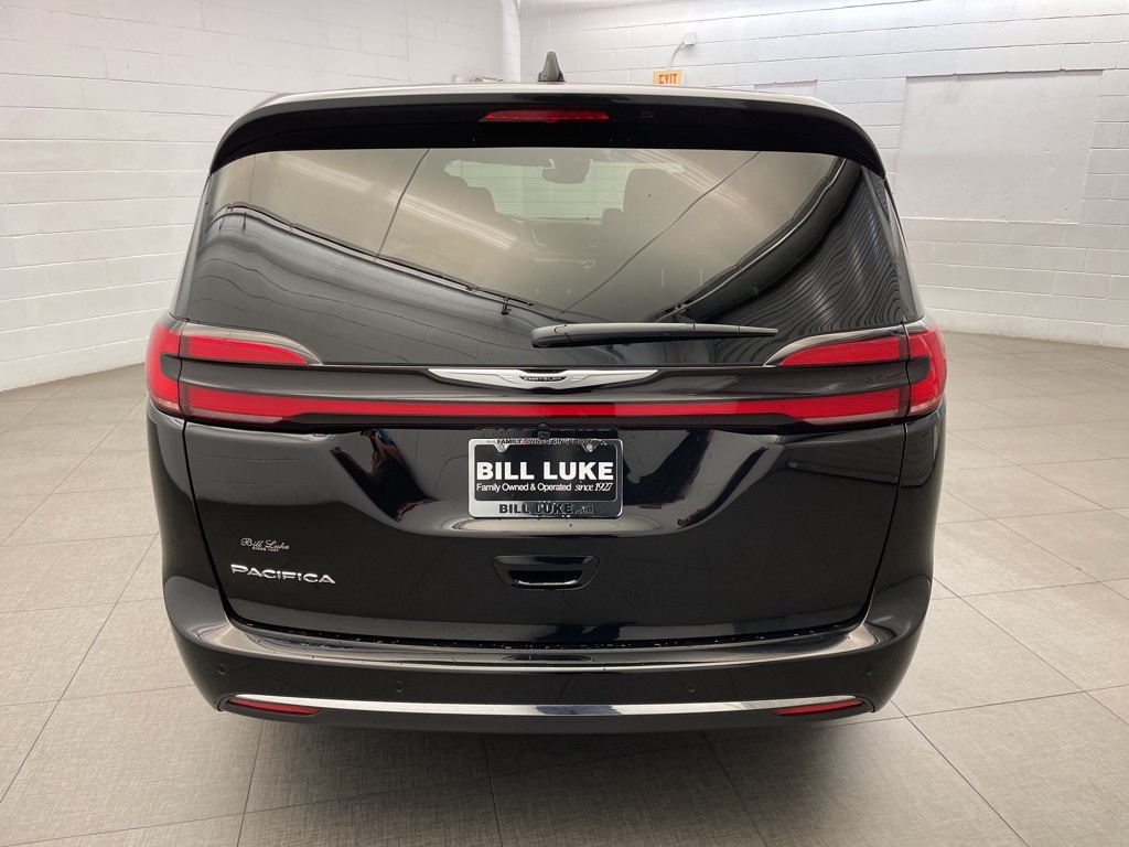 2026 Chrysler Pacifica photo 2