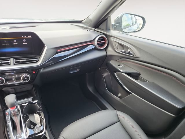 2025 Chevrolet Trax RS photo 12