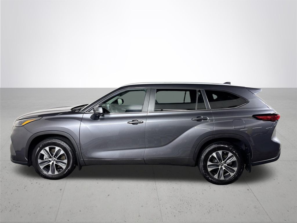 2023 Toyota Highlander L photo 8
