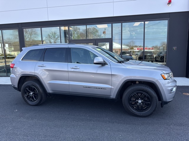 2019 Jeep Grand Cherokee Laredo E photo 2