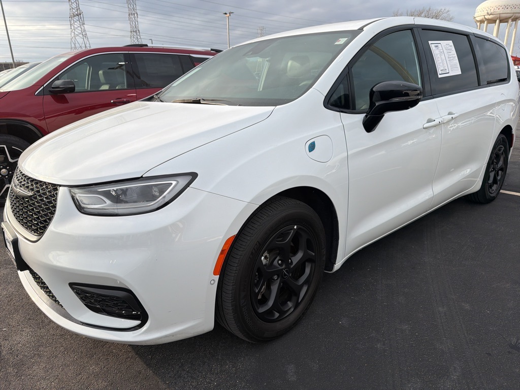 2024 CHRYSLER PACIFICA - Image 1