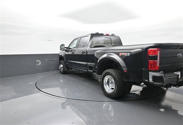 2025 Ford F-350 Lariat photo 3