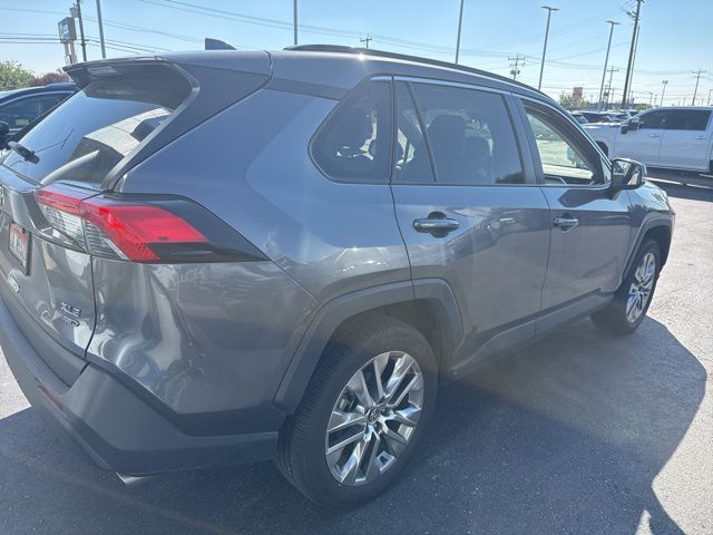 2021 Toyota RAV4 XLE Premium photo 4