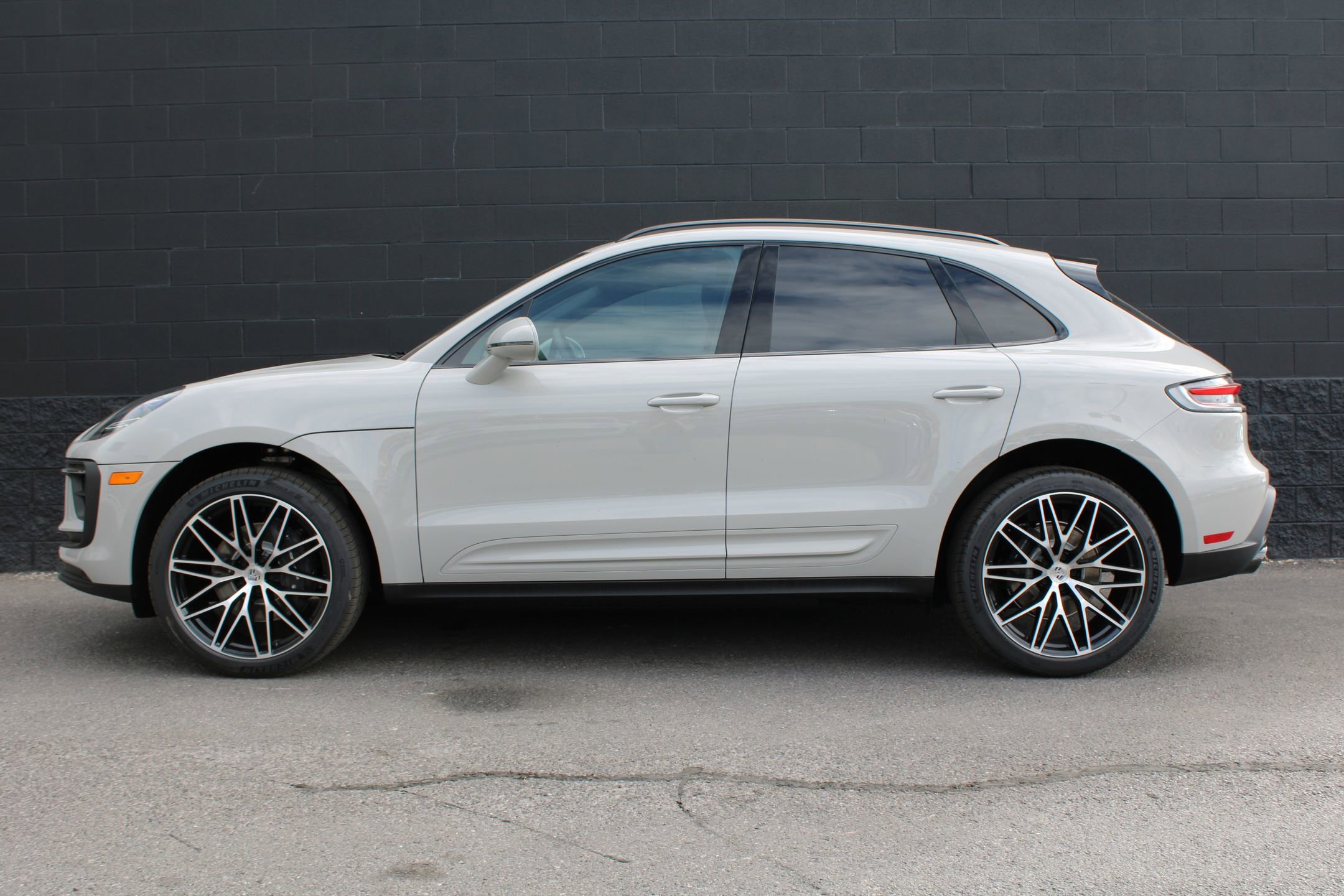 2026 Porsche Macan T photo 2