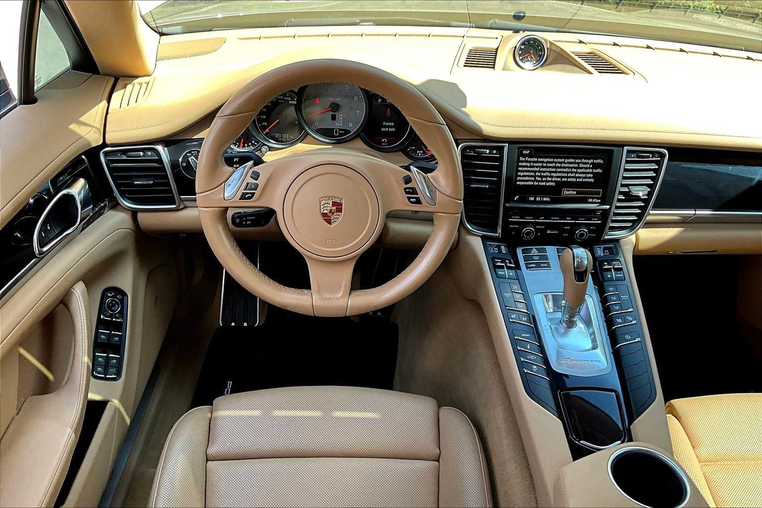 2016 Porsche Panamera S photo 13