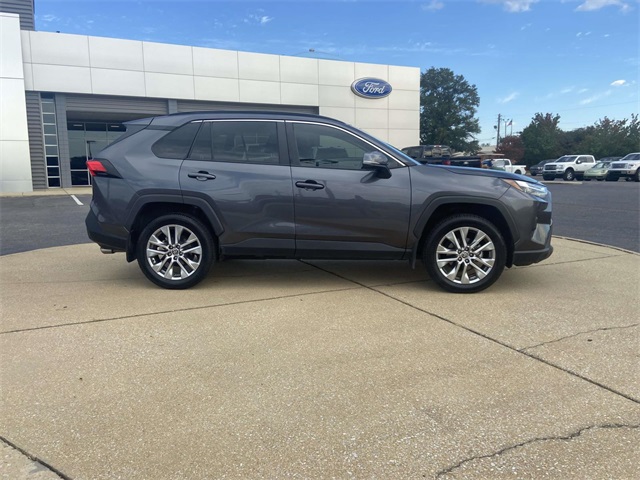 2024 Toyota RAV4 XLE Premium photo 2