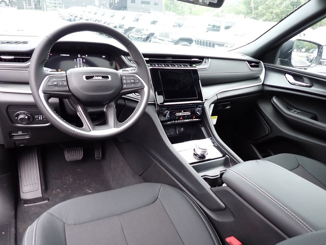 2025 Jeep Grand Cherokee Laredo X photo 11