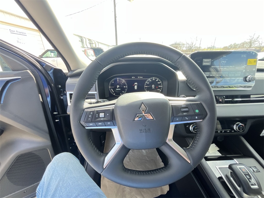 2025 Mitsubishi Outlander PHEV SE photo 2