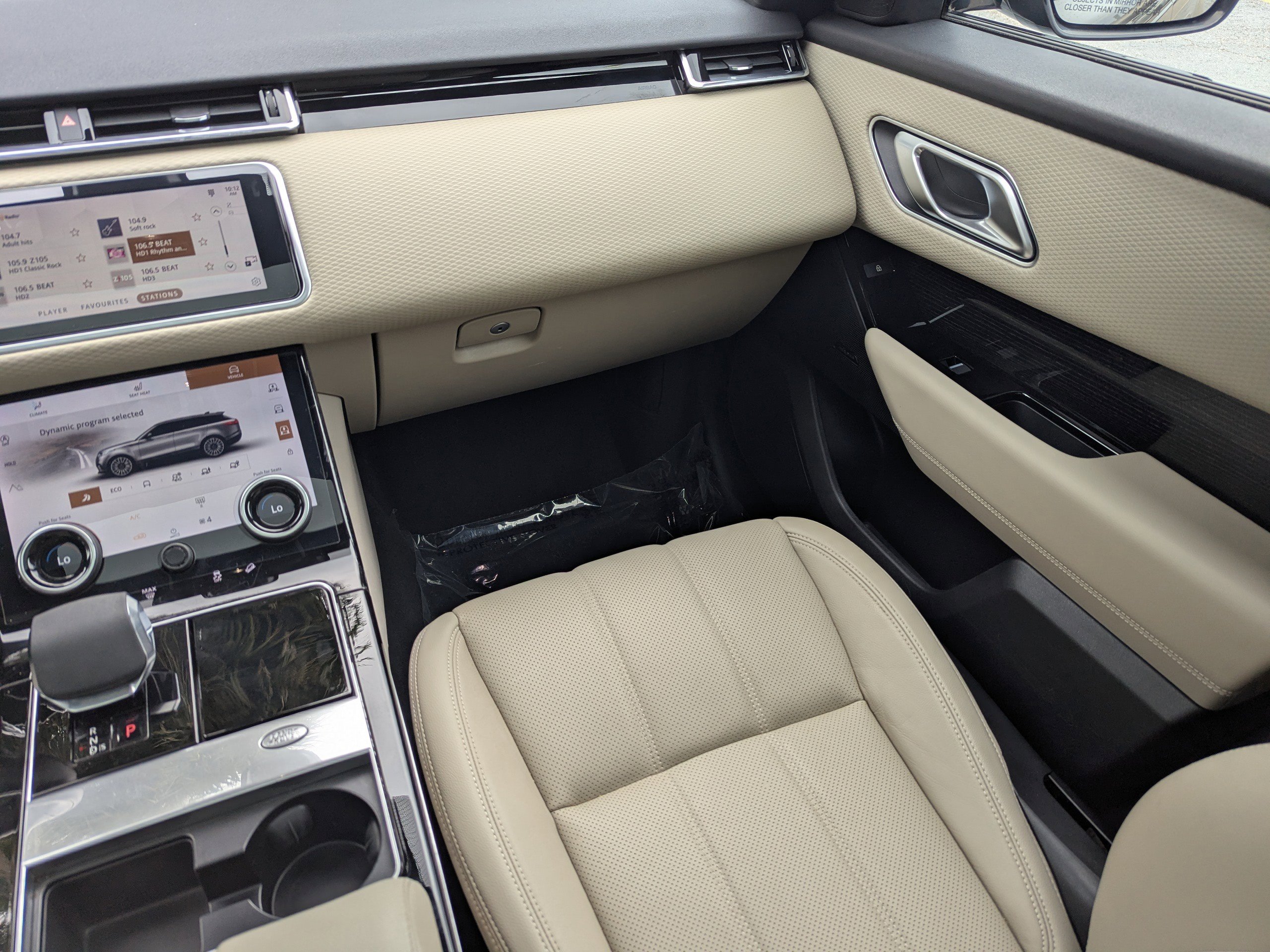 2021 Land Rover Range Rover Velar R-Dynamic S photo 15
