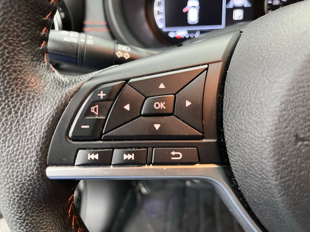 2023 Nissan Kicks SR photo 8