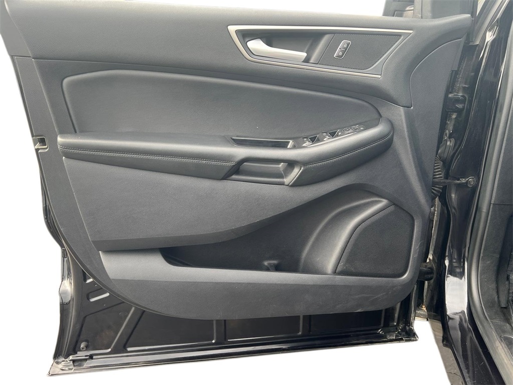 2020 Ford Edge SEL photo 8