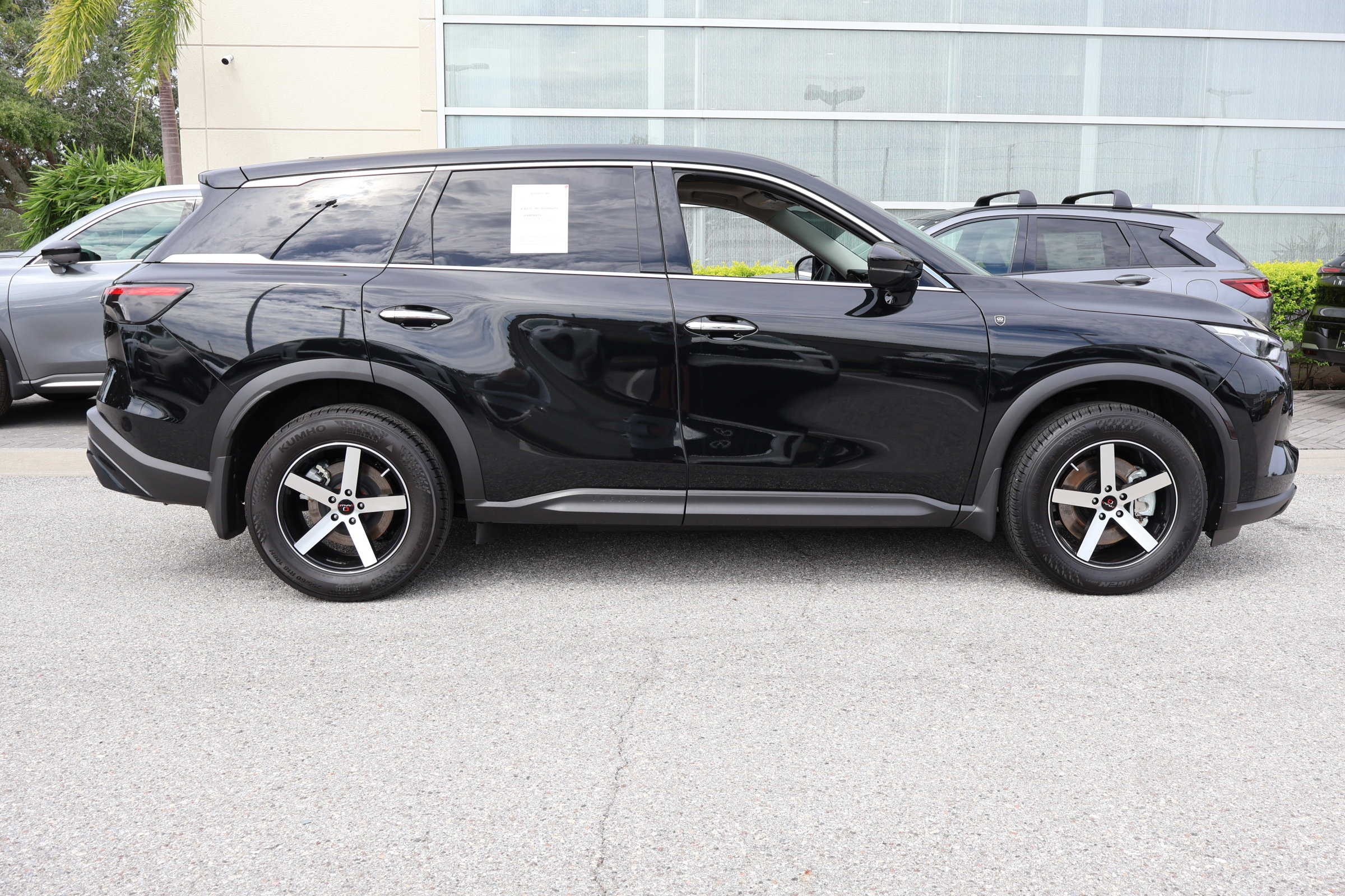 2025 Infiniti QX60 Pure photo 10