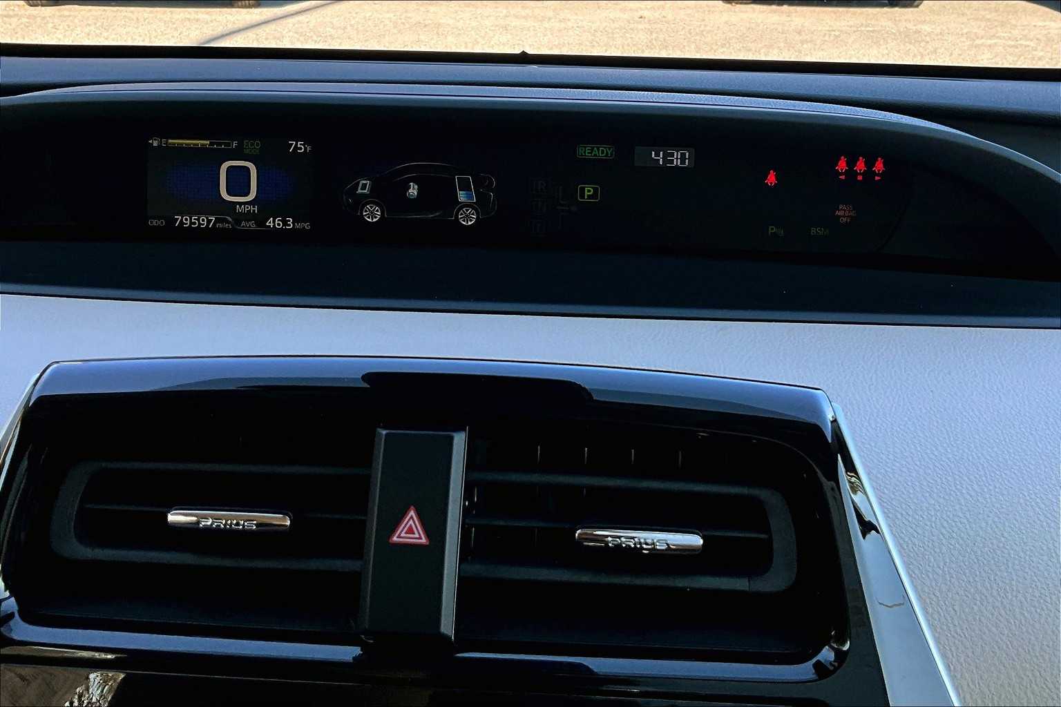 2022 Toyota Prius LE photo 23